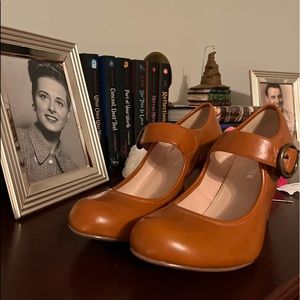 Vintage inspired brown heels